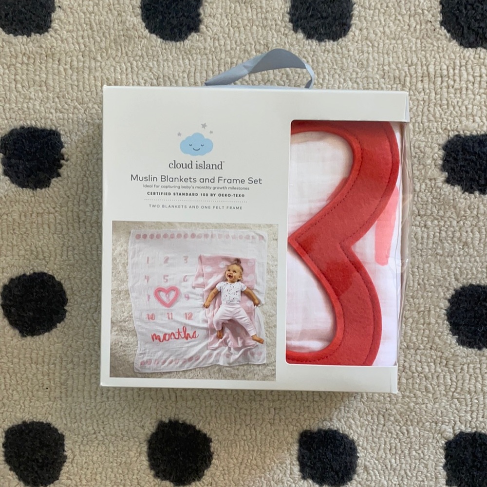 Muslin Blanket Milestone Set